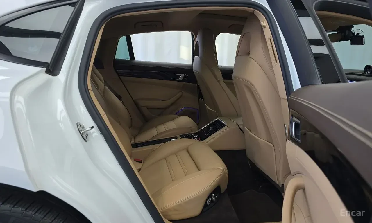 Porsche Panamera 971 3.0 AWD| V6| AWD| LED| NAVI| KAMERA| PDK, снимка 4 - Автомобили и джипове - 55145787