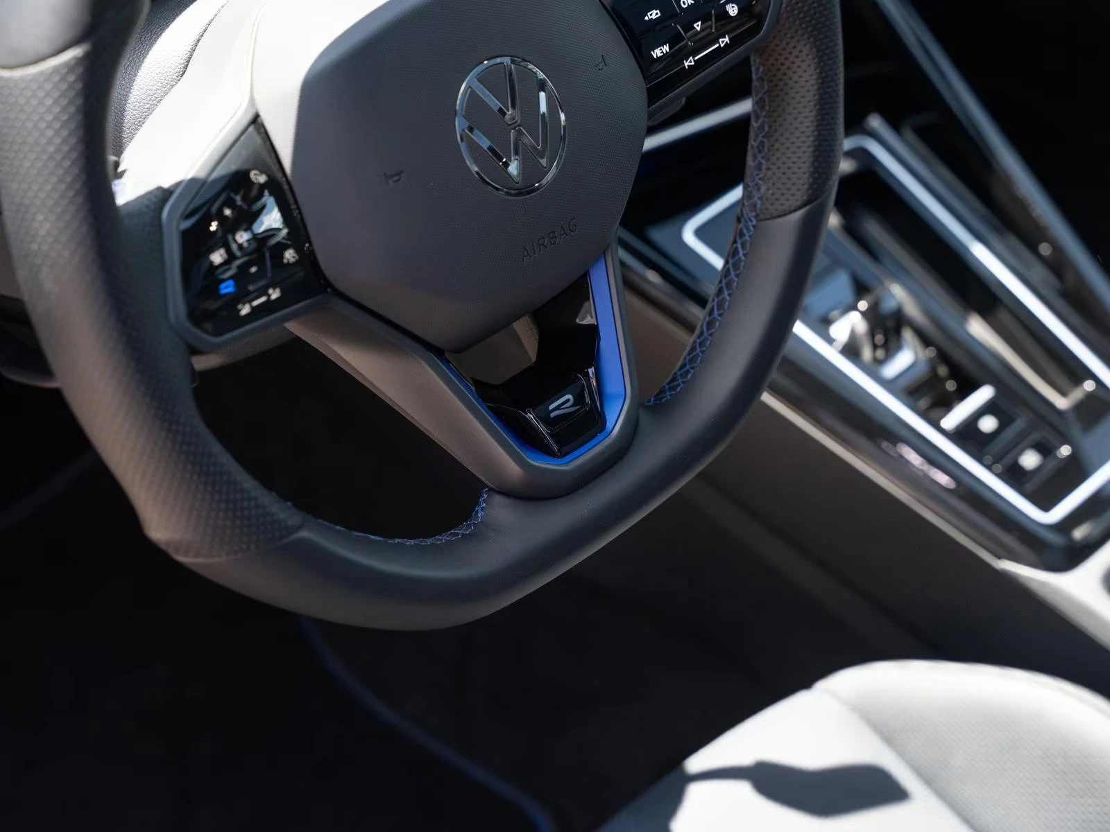 VW Golf R PERFORMANCE/320HP/H&K/4X4DSG/PANO/CAM/627z, снимка 10 - Автомобили и джипове - 55380029