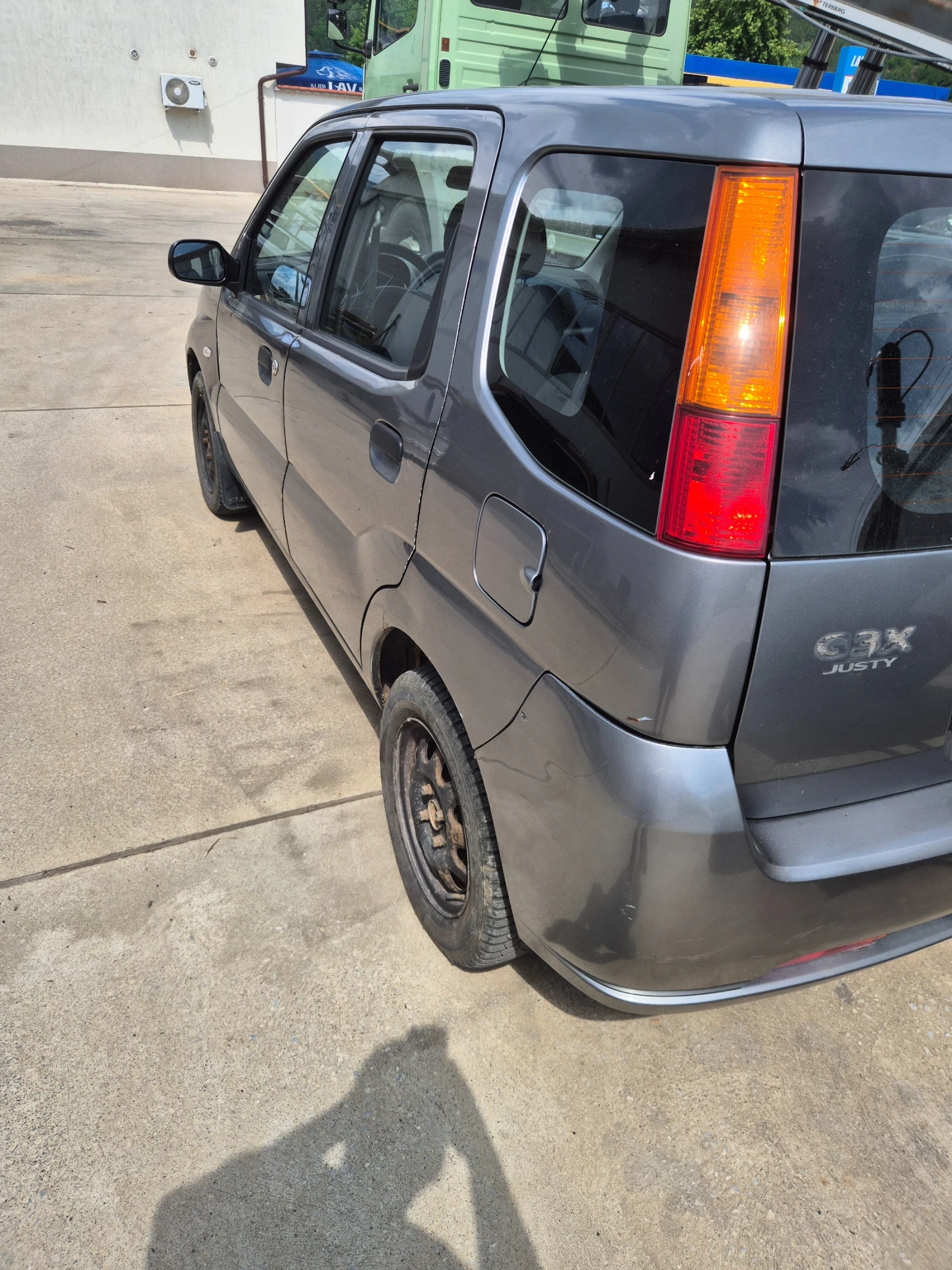 Subaru Justy, снимка 5 - Автомобили и джипове - 56433595