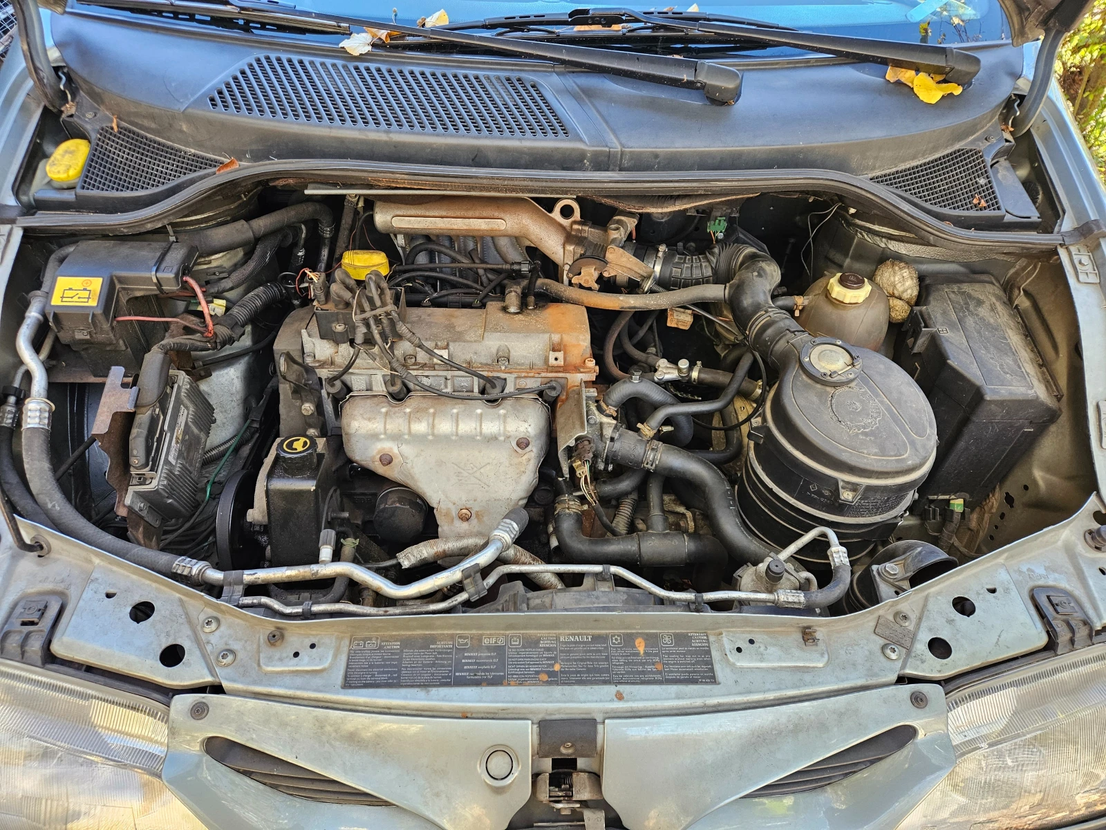 Renault Scenic 1.6e, снимка 8 - Автомобили и джипове - 56648581