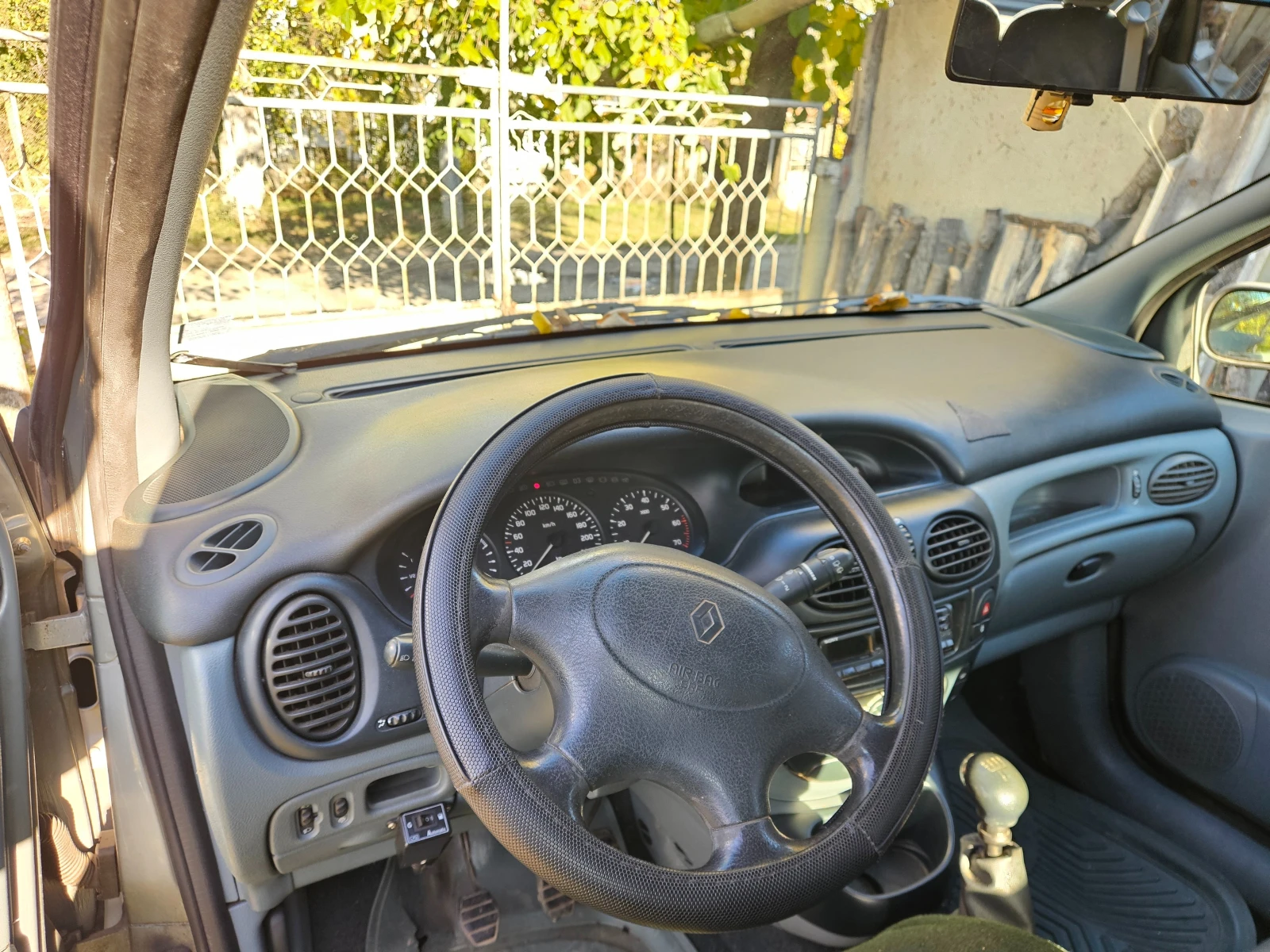 Renault Scenic 1.6e, снимка 6 - Автомобили и джипове - 56648581