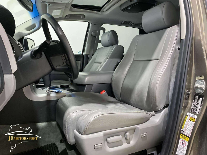 Toyota Sequoia SR5 4x4, снимка 9 - Автомобили и джипове - 53177240