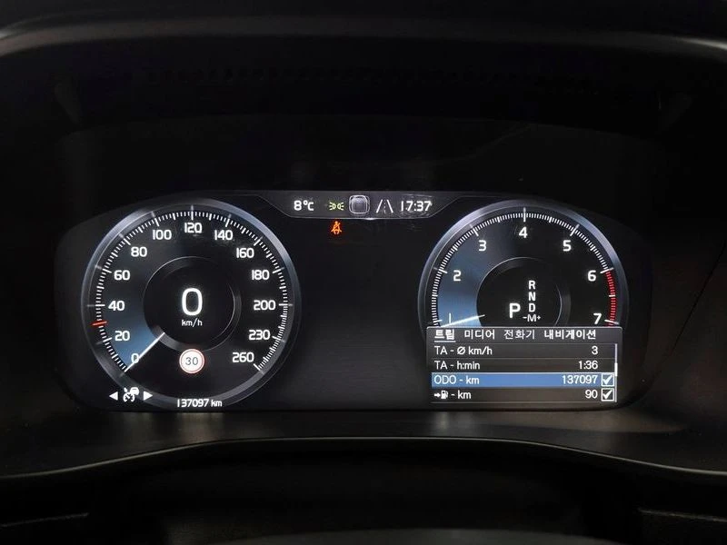 Volvo XC40 * T4* R-Design* 2Ключа* ЦенадоБГ* , снимка 7 - Автомобили и джипове - 55584004