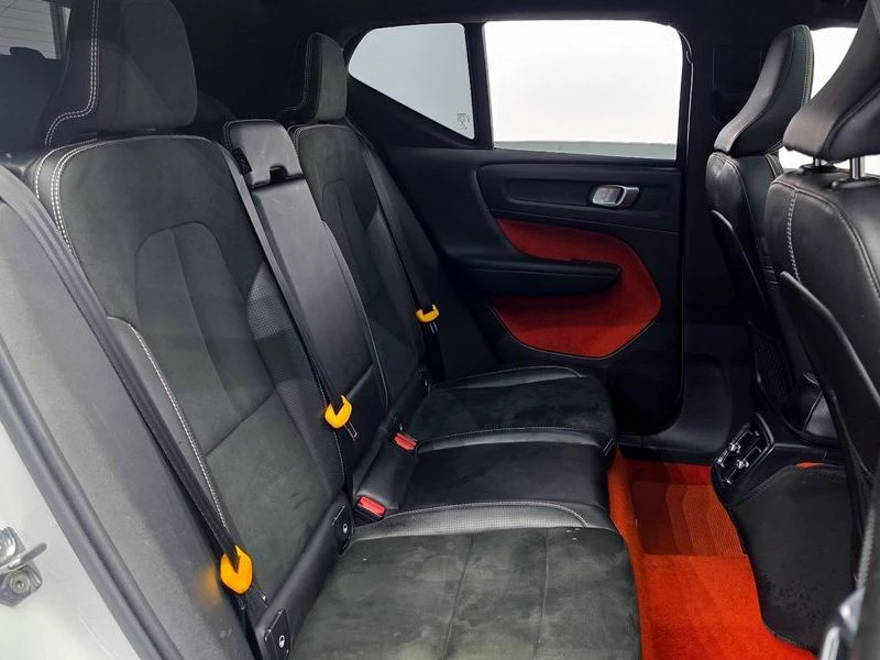 Volvo XC40 * T4* R-Design* 2Ключа* ЦенадоБГ* , снимка 11 - Автомобили и джипове - 55584004