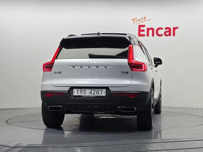 Volvo XC40 * T4* R-Design* 2Ключа* ЦенадоБГ* , снимка 4 - Автомобили и джипове - 55584004