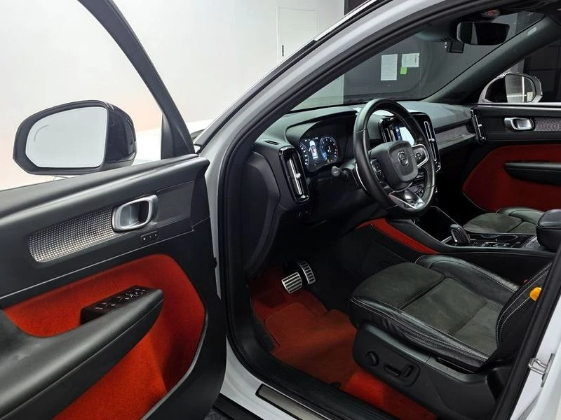 Volvo XC40 * T4* R-Design* 2Ключа* ЦенадоБГ* , снимка 9 - Автомобили и джипове - 55584004