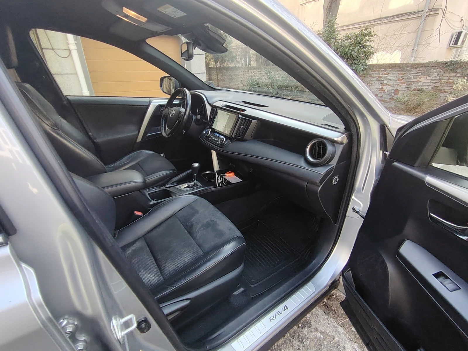 Toyota Rav4 Executive 4x4, снимка 10 - Автомобили и джипове - 53974800