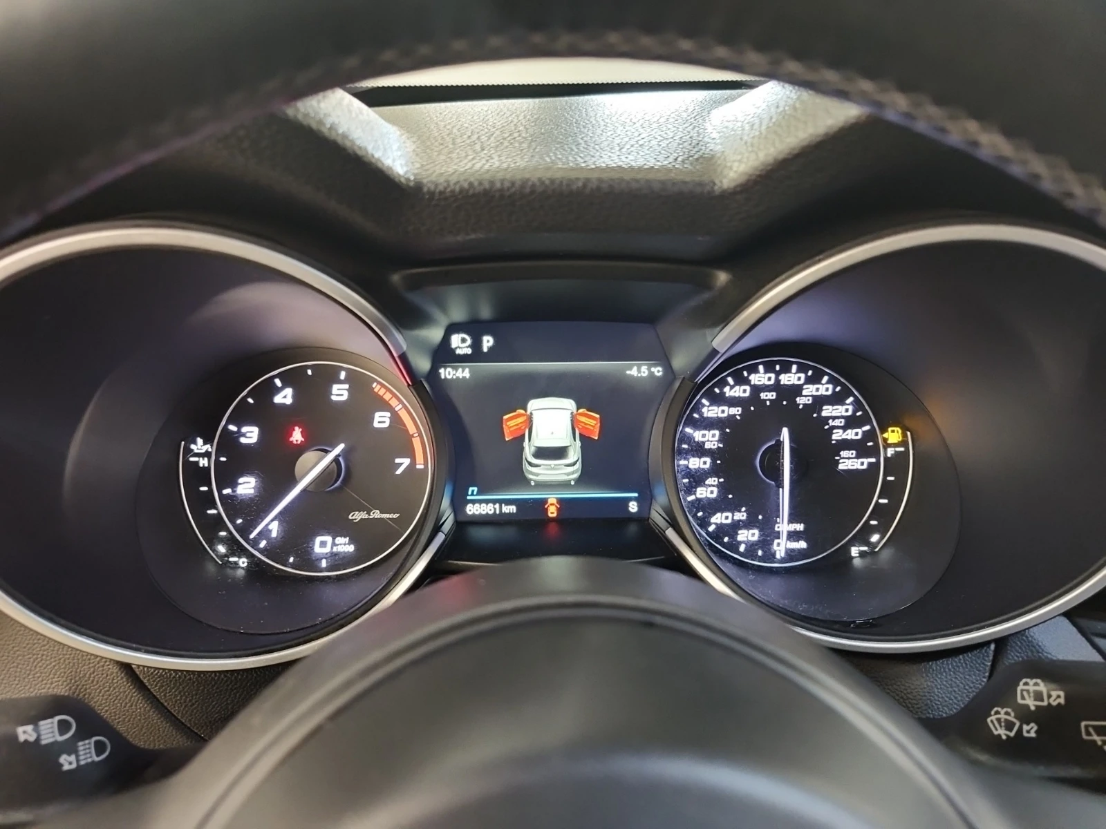 Alfa Romeo Stelvio SPRINT * Blind Spot * CARFAX * АВТО КРЕДИТ * , снимка 14 - Автомобили и джипове - 54825790