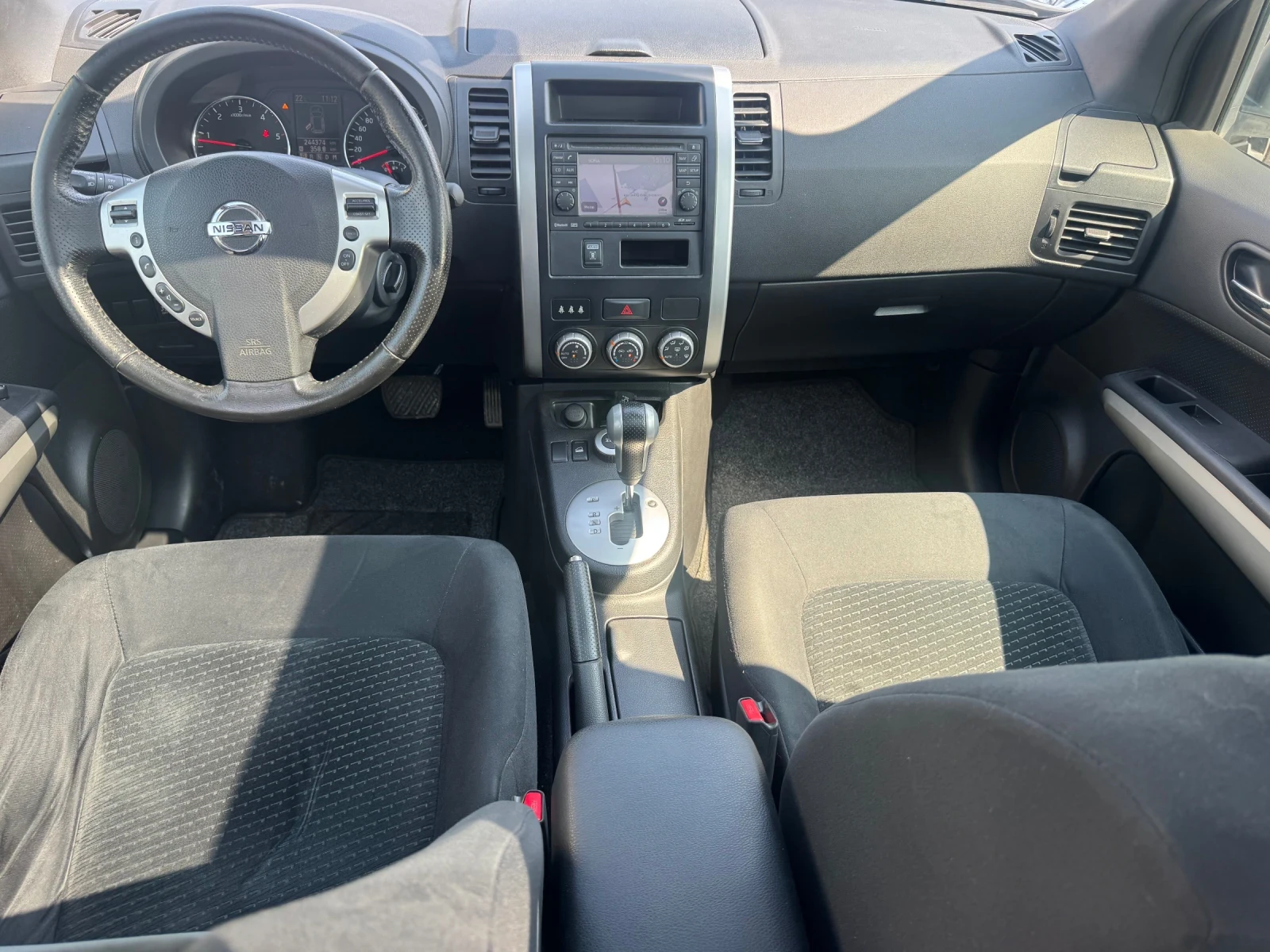 Nissan X-trail 4х4* ПАНОРАМА* КАМЕРИ 360* NAVI* 8.2014* LED* 2.0d, снимка 10 - Автомобили и джипове - 55435857