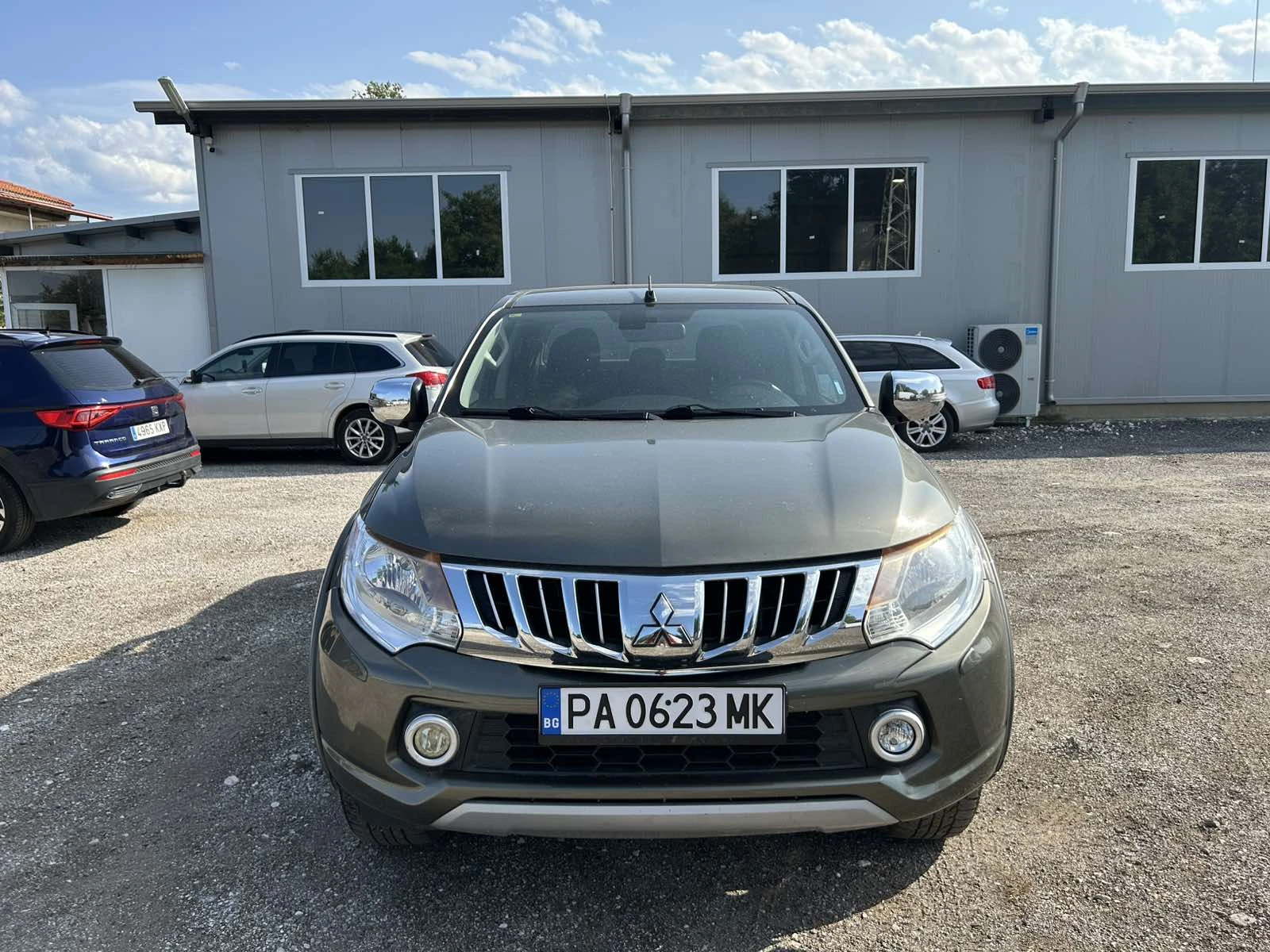 Mitsubishi L200 2.4 РЕГИСТРИРАН, снимка 2 - Автомобили и джипове - 55600983