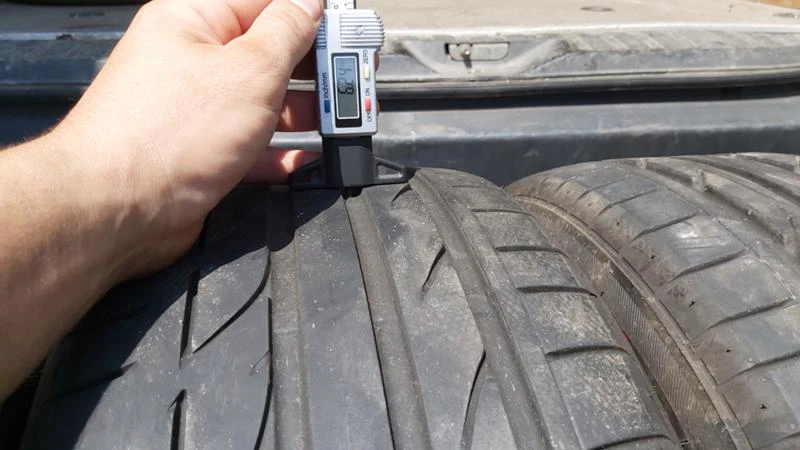 Гуми Летни 225/40R18, снимка 4 - Гуми и джанти - 29340732