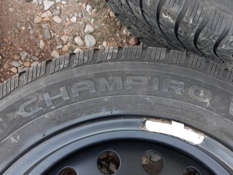 Гуми Зимни 205/60R16, снимка 5 - Гуми и джанти - 33632933