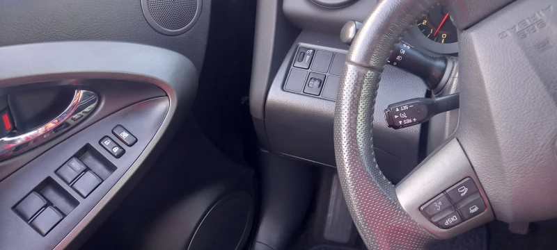 Toyota Rav4 4Х4 FULL LUXURY СЕРВИЗ КНИЖК ИЗКЛЮЧИТЕЛА РЕАЛНИ КМ, снимка 15 - Автомобили и джипове - 17234440