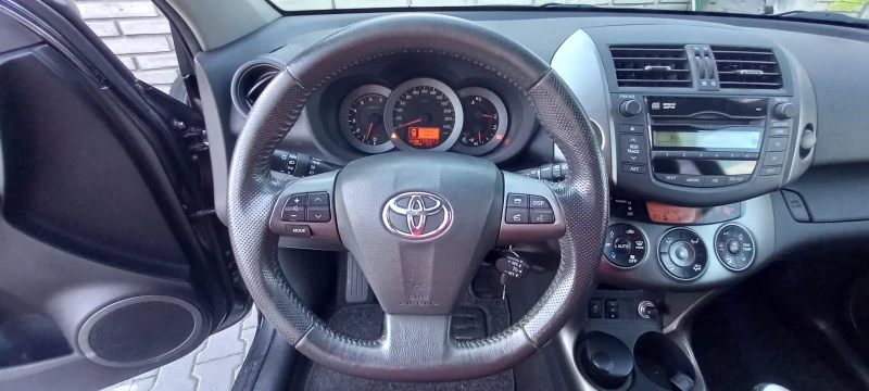 Toyota Rav4 4Х4 FULL LUXURY СЕРВИЗ КНИЖК ИЗКЛЮЧИТЕЛА РЕАЛНИ КМ, снимка 11 - Автомобили и джипове - 17234440