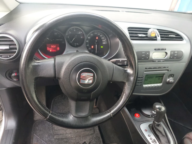 Seat Leon 2.0TDI Автомат, снимка 7 - Автомобили и джипове - 52333975