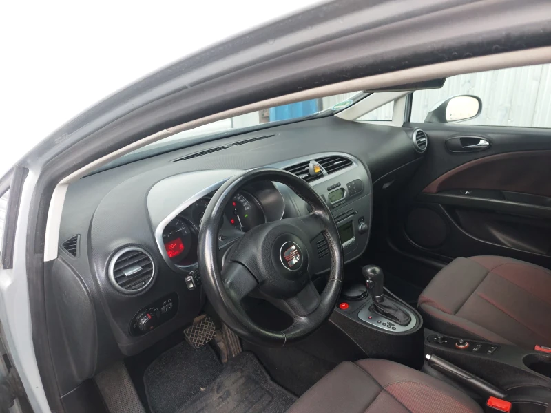 Seat Leon 2.0TDI Автомат, снимка 8 - Автомобили и джипове - 52333975