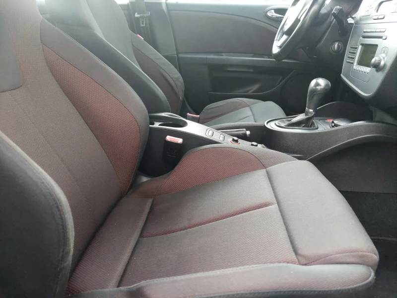 Seat Leon 2.0TDI Автомат, снимка 11 - Автомобили и джипове - 52333975