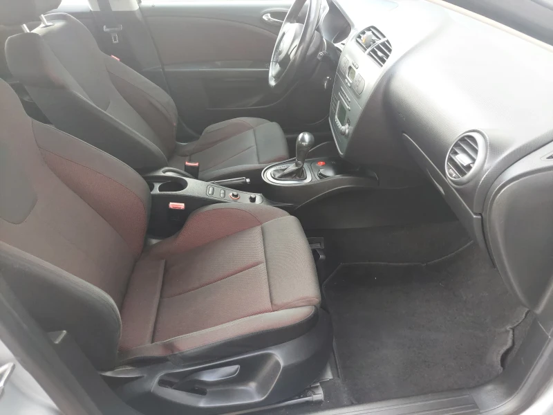 Seat Leon 2.0TDI Автомат, снимка 9 - Автомобили и джипове - 52333975