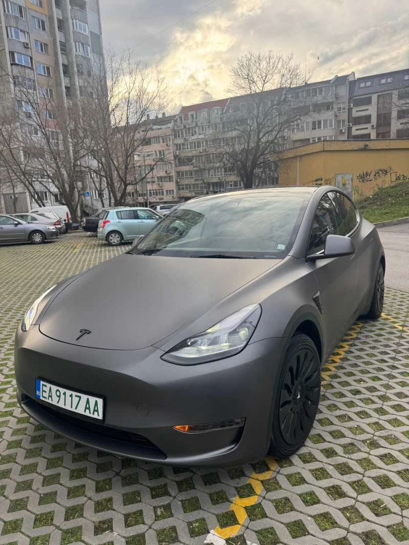 Tesla Model Y Long Range Dual Motor 4x4  6+ 1