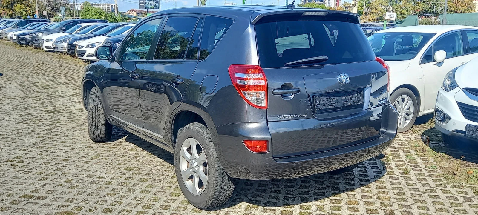 Toyota Rav4 4Х4 FULL LUXURY СЕРВИЗ КНИЖК ИЗКЛЮЧИТЕЛА РЕАЛНИ КМ - изображение 4