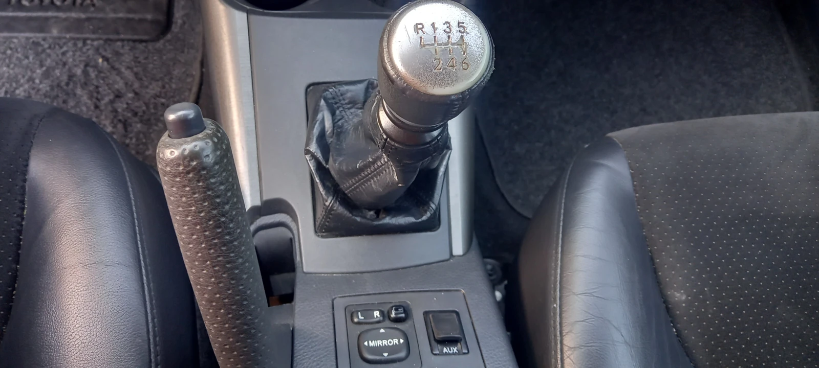 Toyota Rav4 4Х4 FULL LUXURY СЕРВИЗ КНИЖК ИЗКЛЮЧИТЕЛА РЕАЛНИ КМ | Mobile.bg — изображение 14