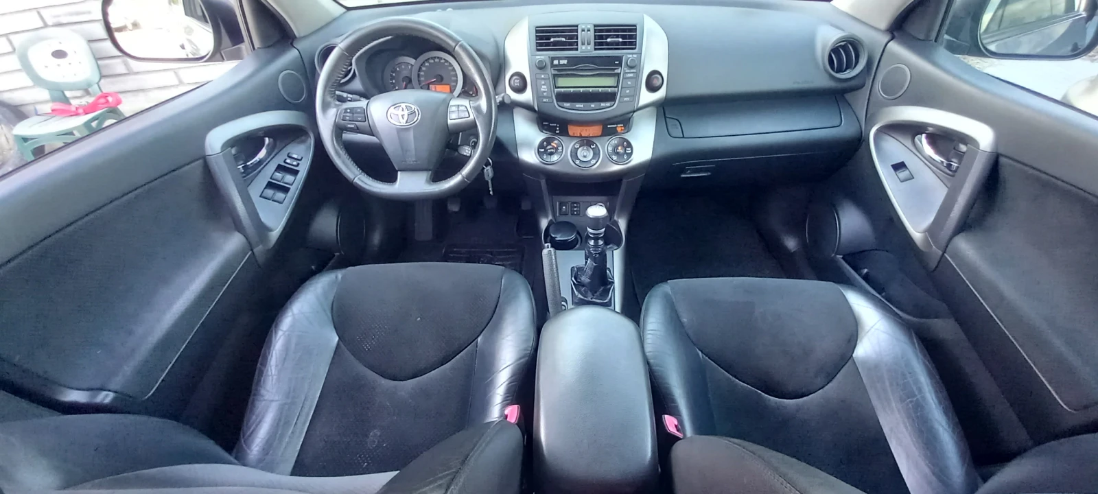 Toyota Rav4 4Х4 FULL LUXURY СЕРВИЗ КНИЖК ИЗКЛЮЧИТЕЛА РЕАЛНИ КМ - изображение 10