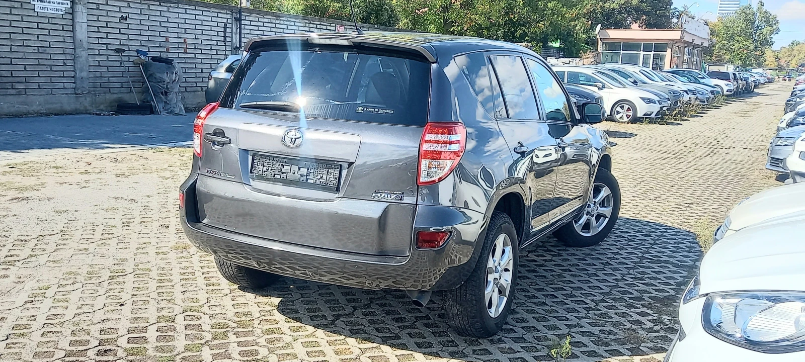 Toyota Rav4 4Х4 FULL LUXURY СЕРВИЗ КНИЖК ИЗКЛЮЧИТЕЛА РЕАЛНИ КМ - изображение 3