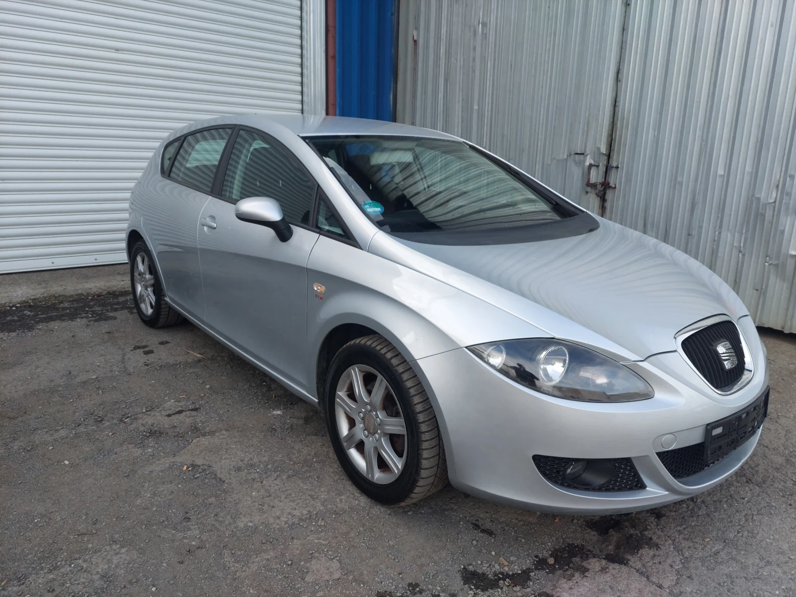 Seat Leon 2.0TDI Автомат - изображение 3