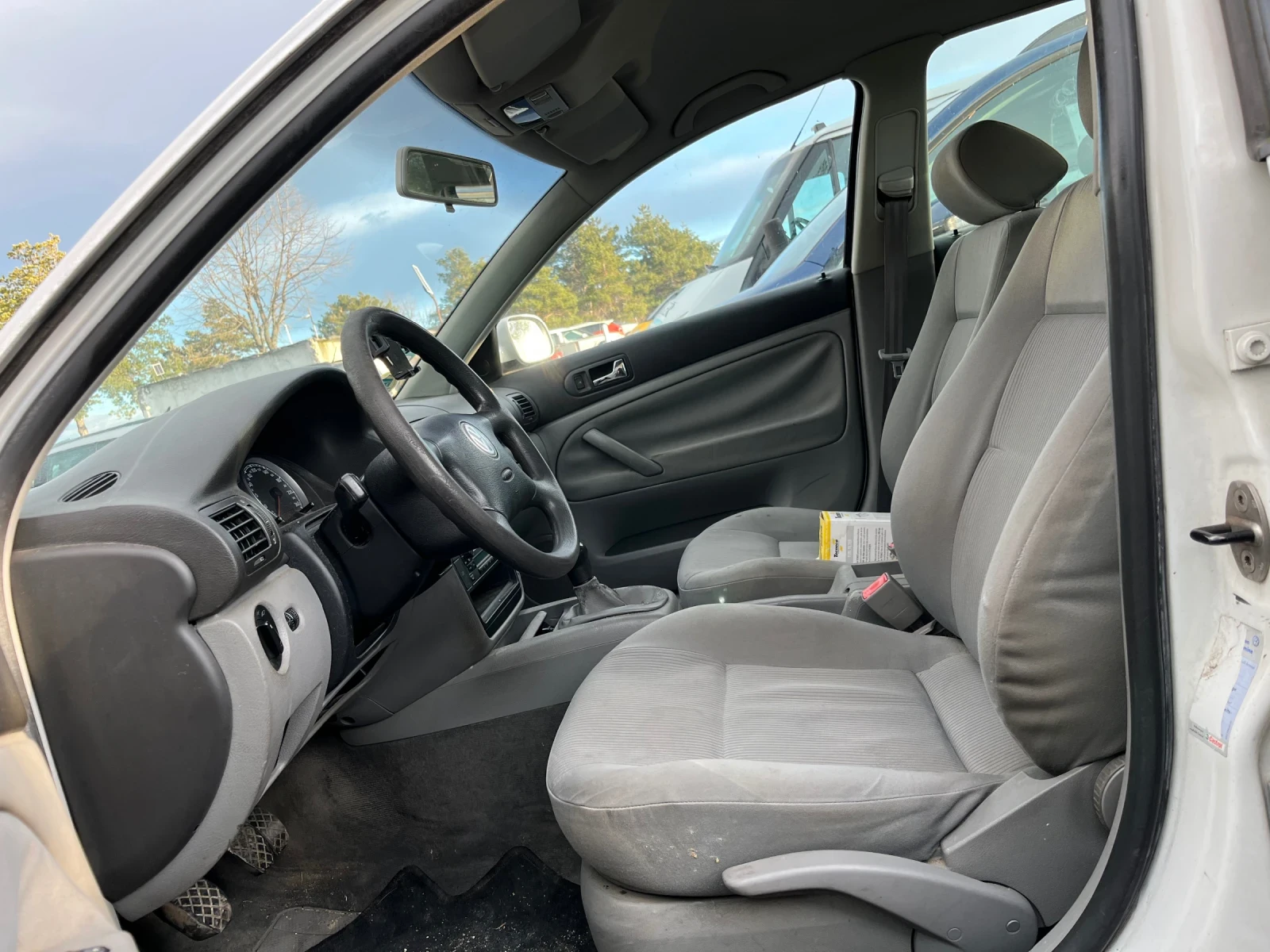 VW Passat 1.9TDI, снимка 8 - Автомобили и джипове - 53965323