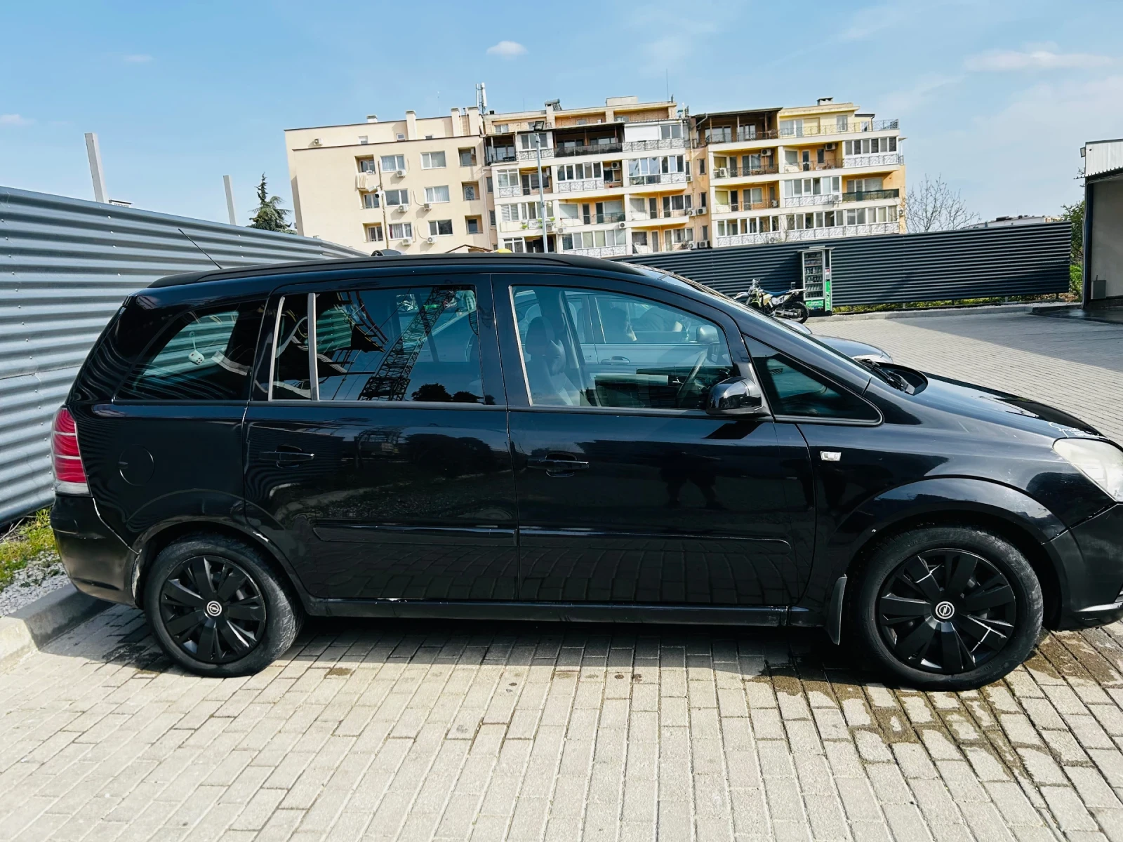 Opel Zafira 1.9, снимка 3 - Автомобили и джипове - 54181901