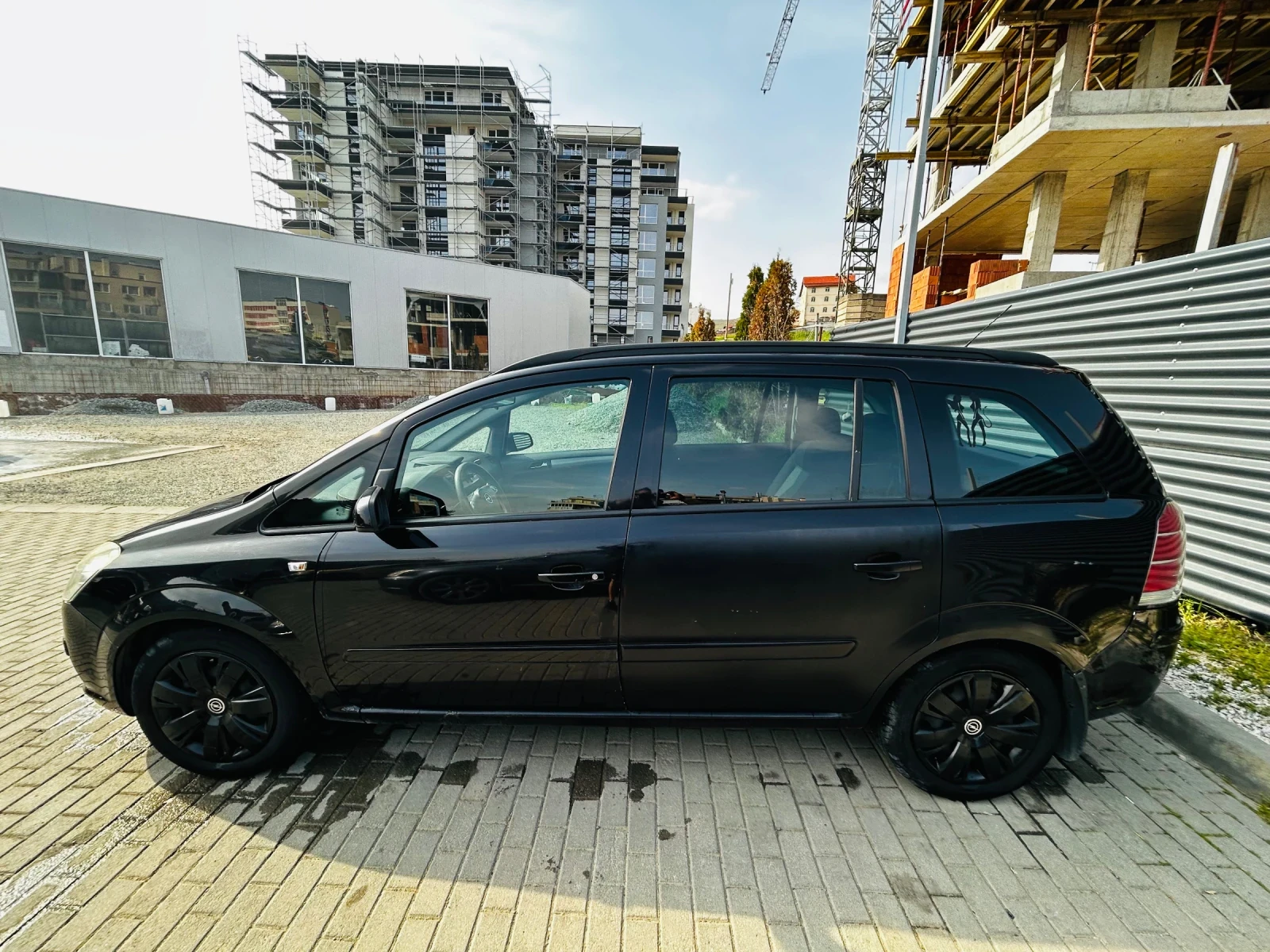 Opel Zafira 1.9, снимка 2 - Автомобили и джипове - 54181901