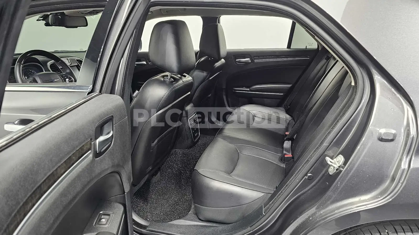 Chrysler 300c, снимка 12 - Автомобили и джипове - 54258319