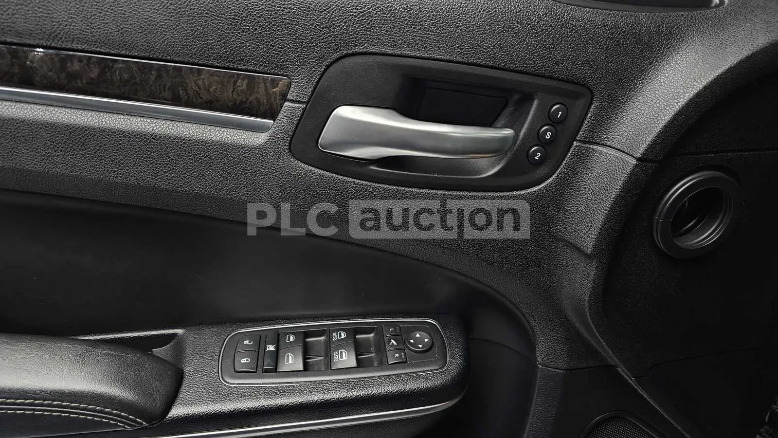 Chrysler 300c, снимка 9 - Автомобили и джипове - 54258319