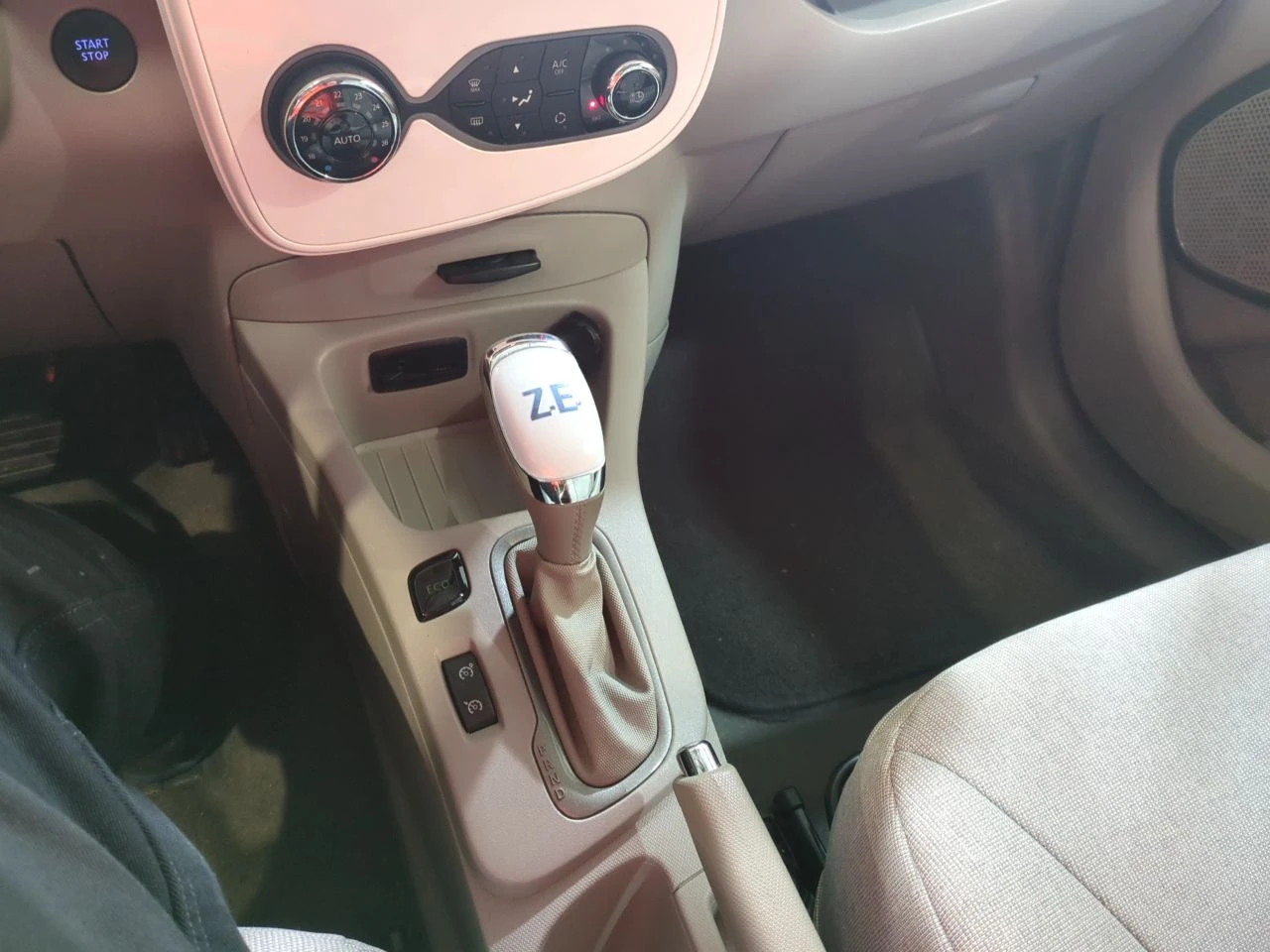 Renault Zoe R90 ZEN 40KWH, снимка 10 - Автомобили и джипове - 54386985