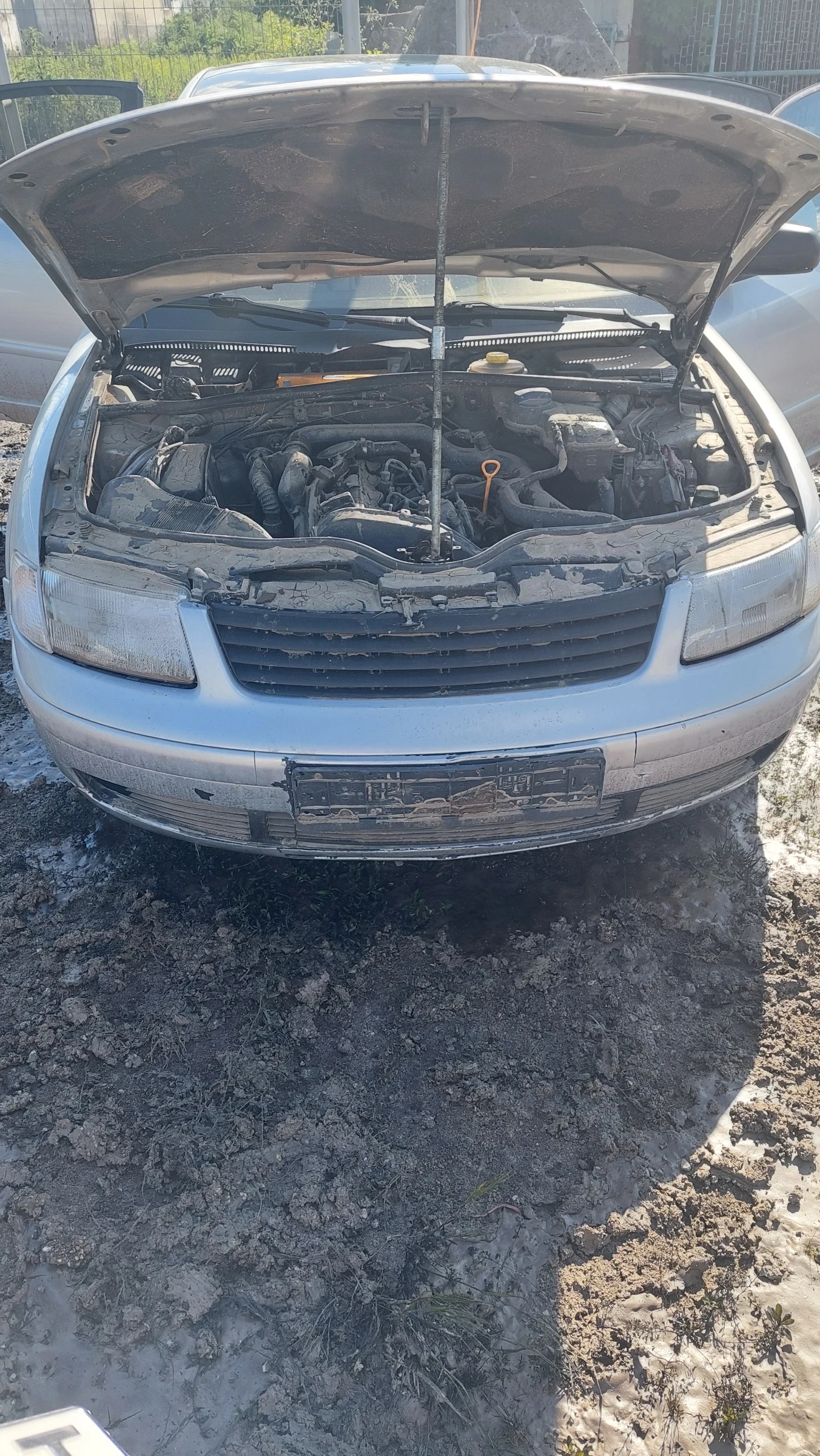 VW Passat 1.9 TDI, снимка 3 - Автомобили и джипове - 54684006