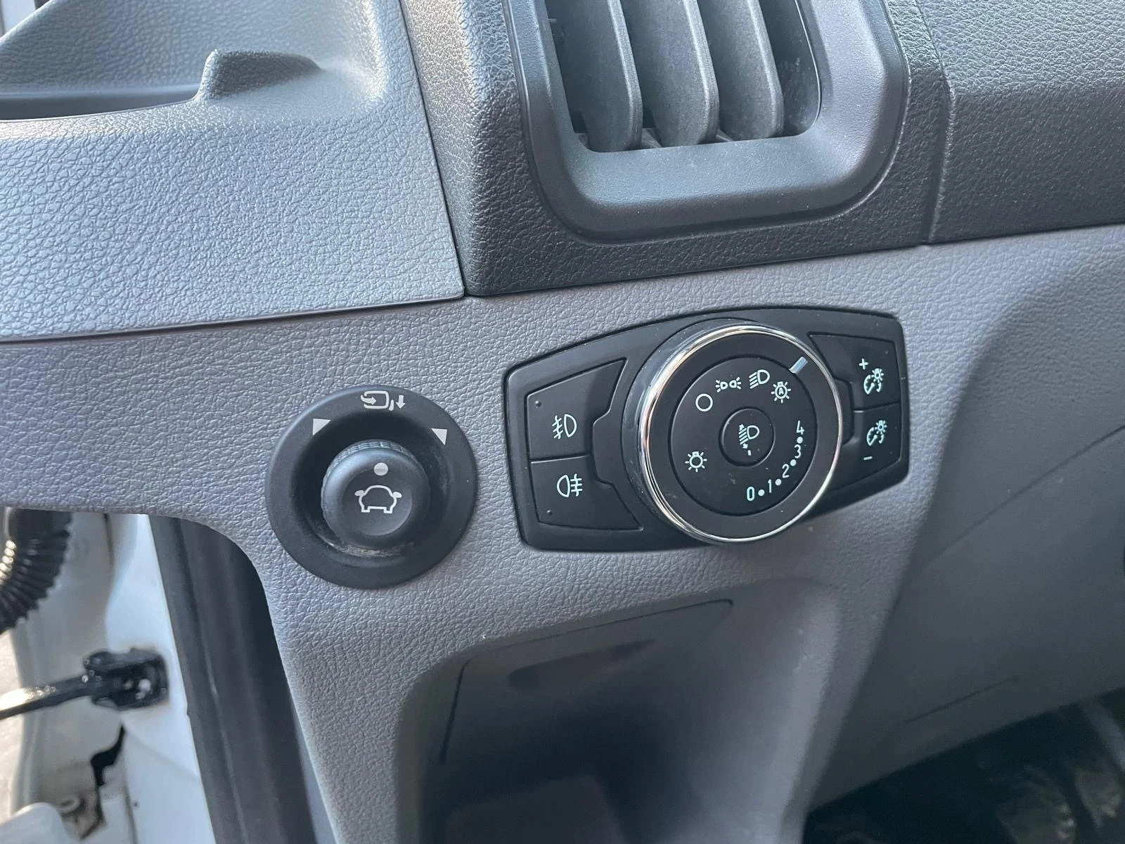 Ford Transit Custom 2.0 tdci 131 hp, снимка 13 - Автомобили и джипове - 54704796