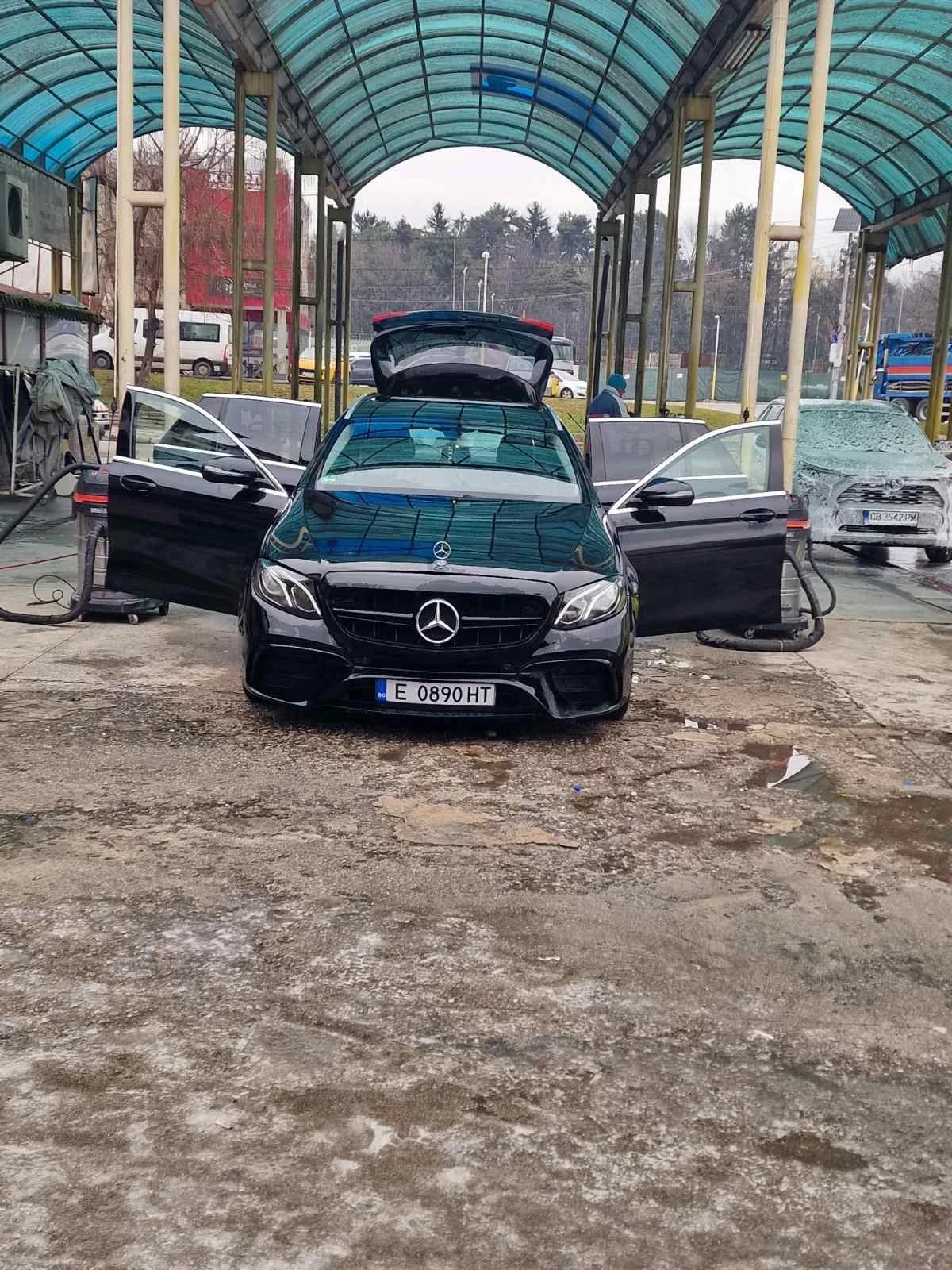 Mercedes-Benz E 220, снимка 9 - Автомобили и джипове - 54819770