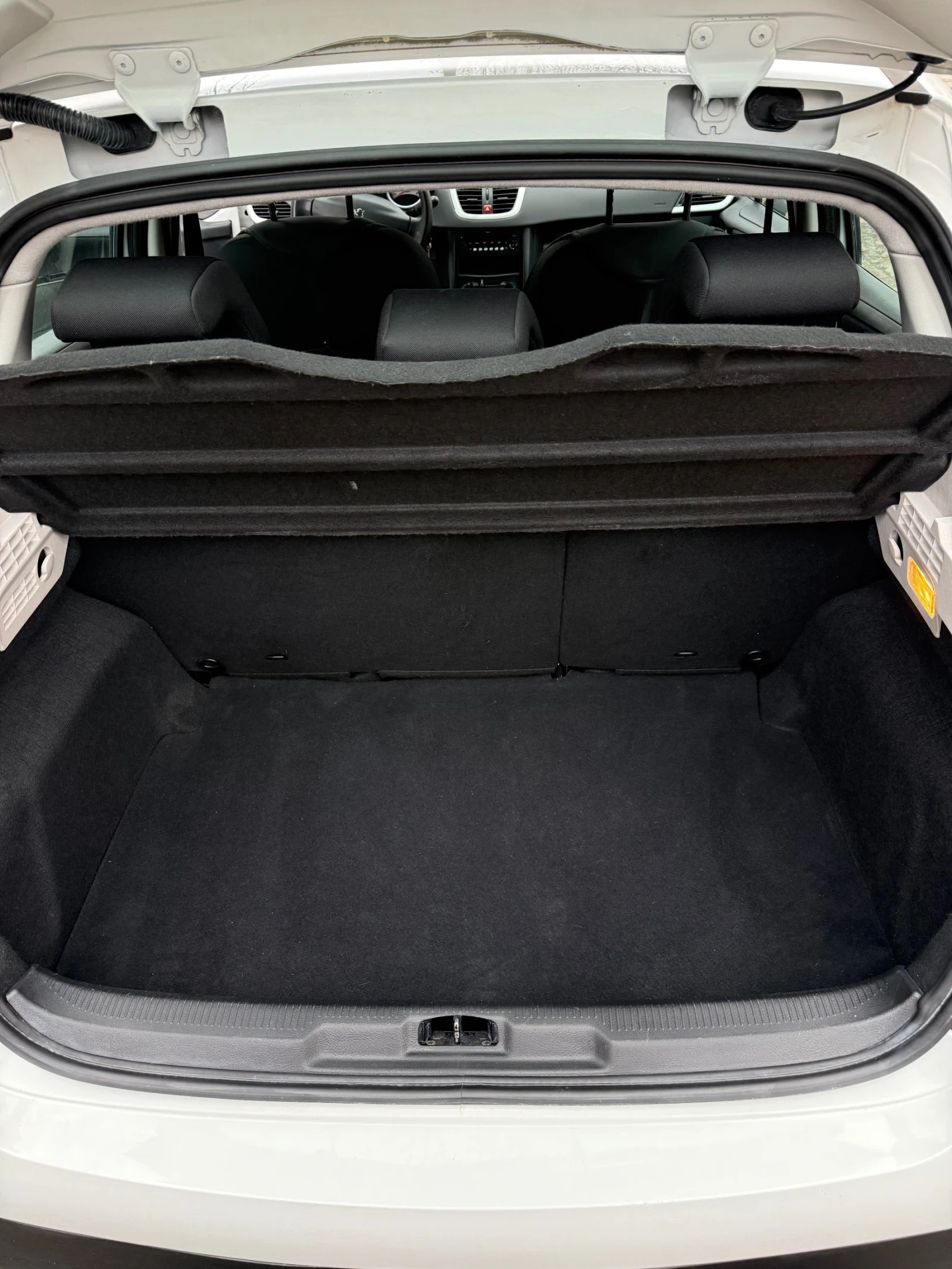 Peugeot 207 1.4, снимка 10 - Автомобили и джипове - 56154921