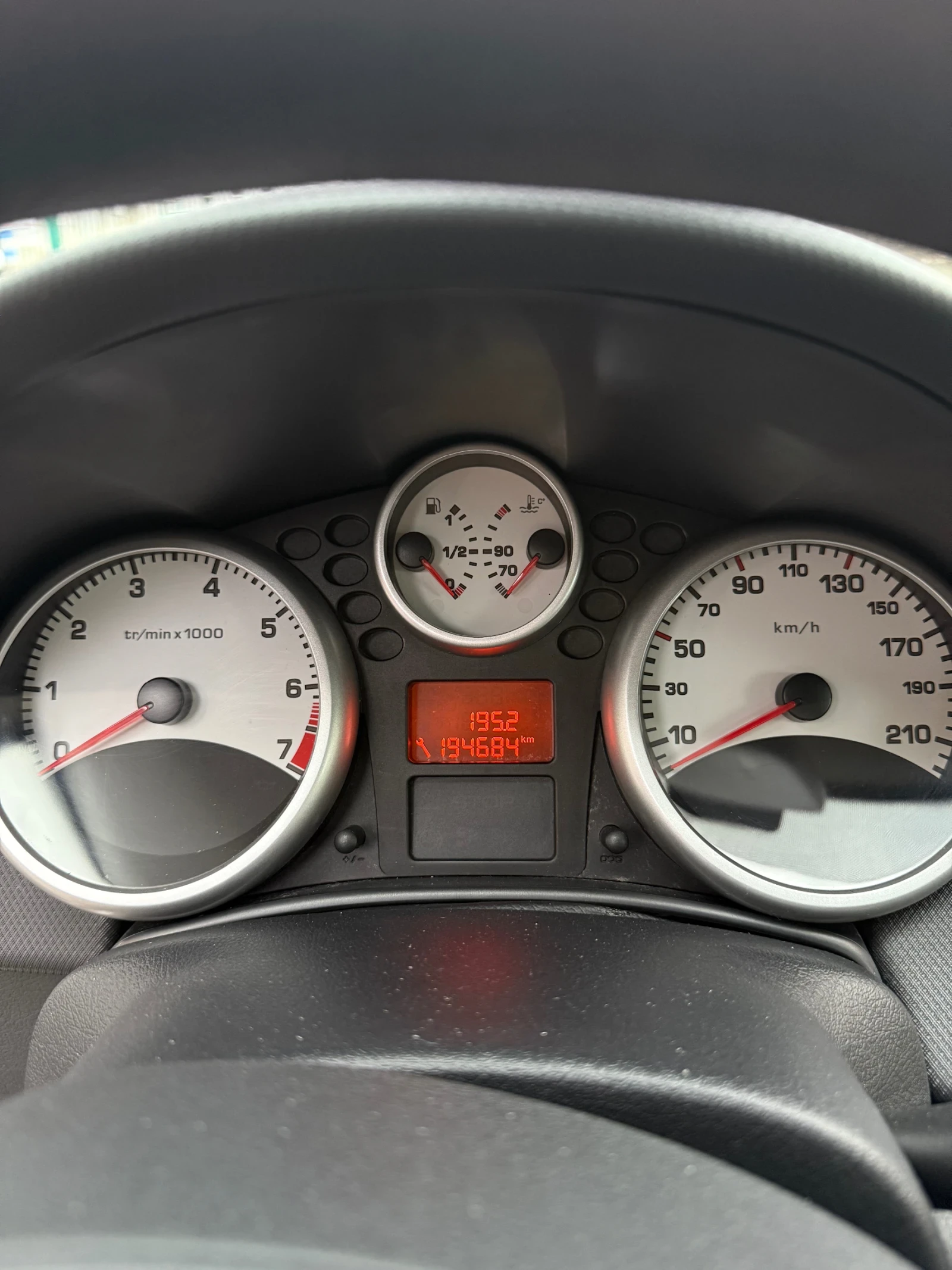Peugeot 207 1.4, снимка 6 - Автомобили и джипове - 56154921