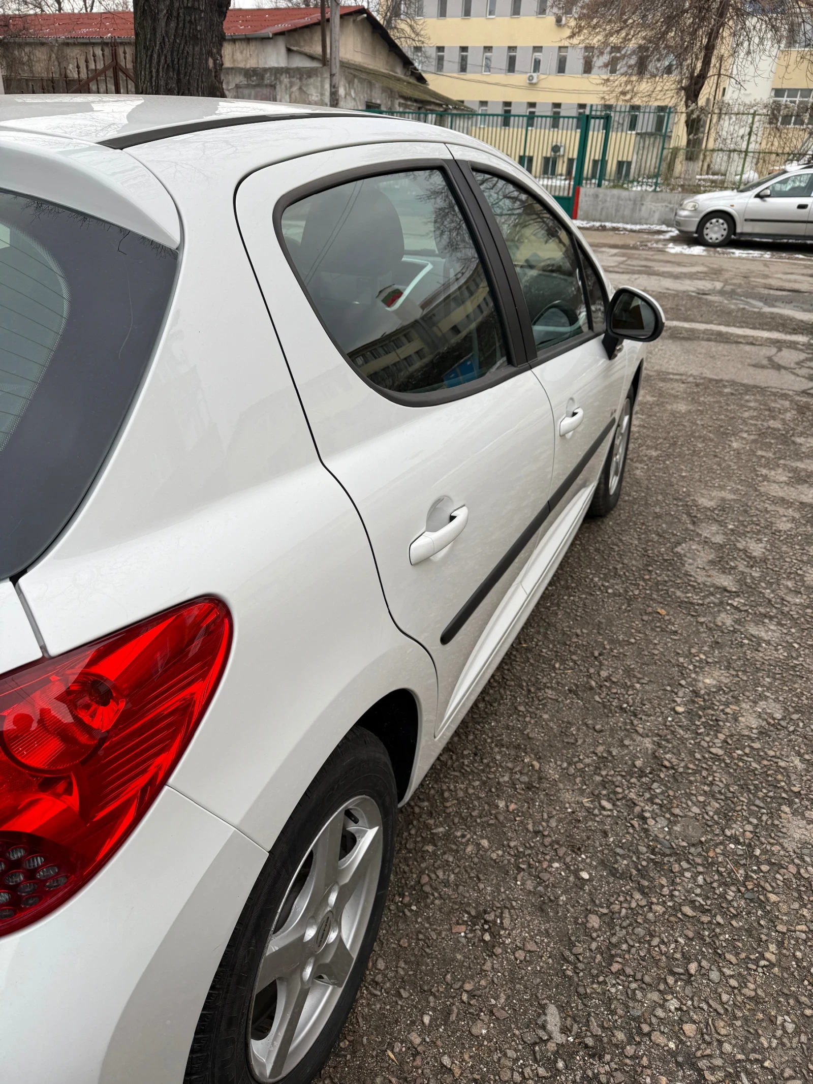 Peugeot 207 1.4, снимка 3 - Автомобили и джипове - 56154921