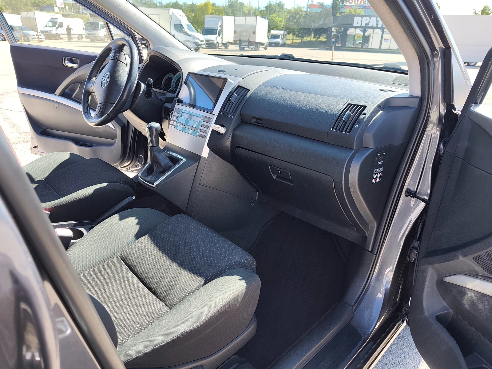 Toyota Corolla verso, снимка 6 - Автомобили и джипове - 56267911