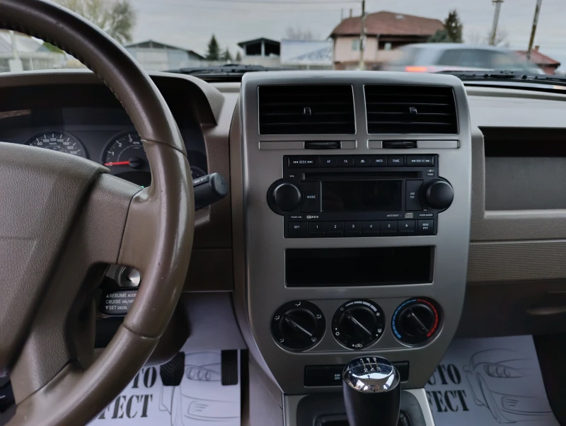 Jeep Patriot 2.4i- БЕНЗИН-4х4, снимка 11 - Автомобили и джипове - 47993026