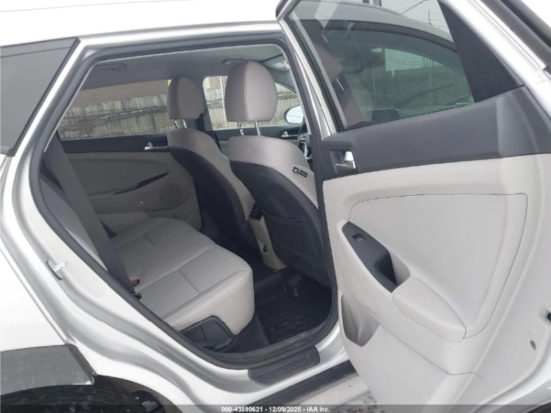 Hyundai Tucson AWD* ПОДГРЕВ* CARPLAY* PREMIUM SOUND, снимка 9 - Автомобили и джипове - 52910149