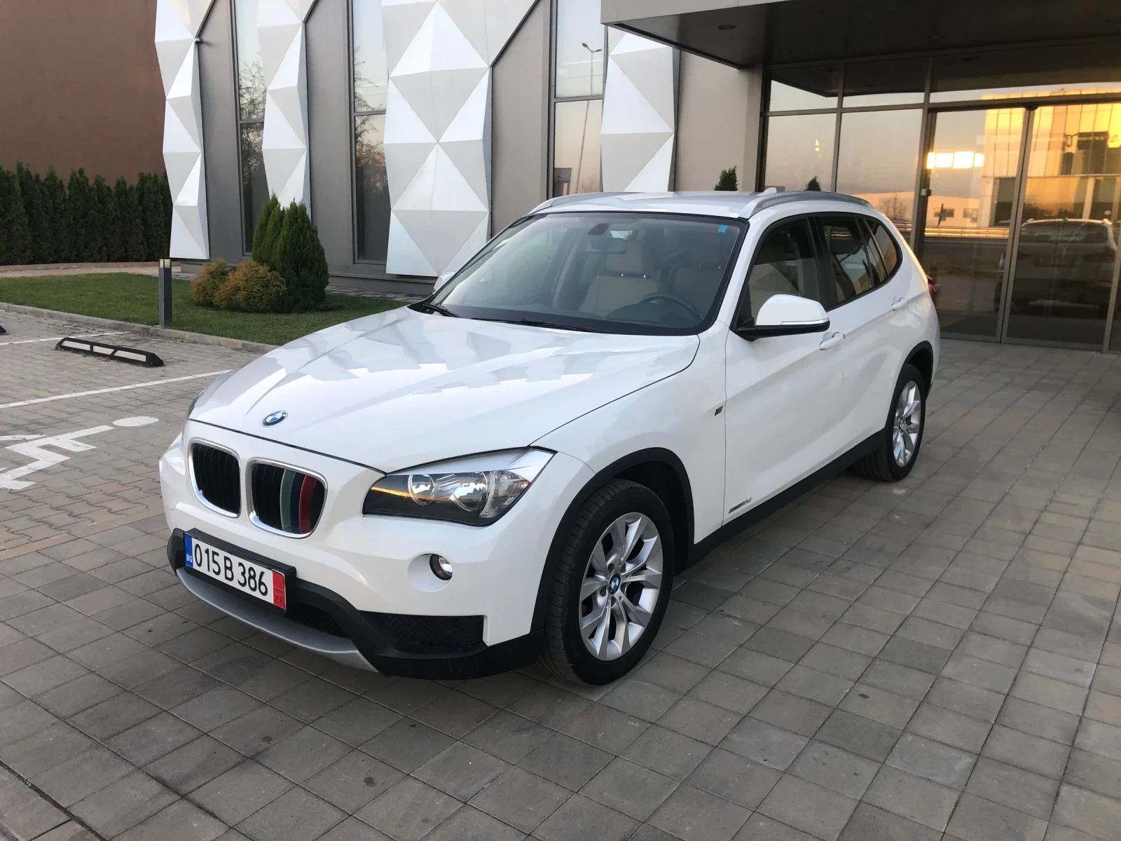 BMW X1 2.0S-Drive 4x4 Facelift Light pack Автомат Нави - изображение 3