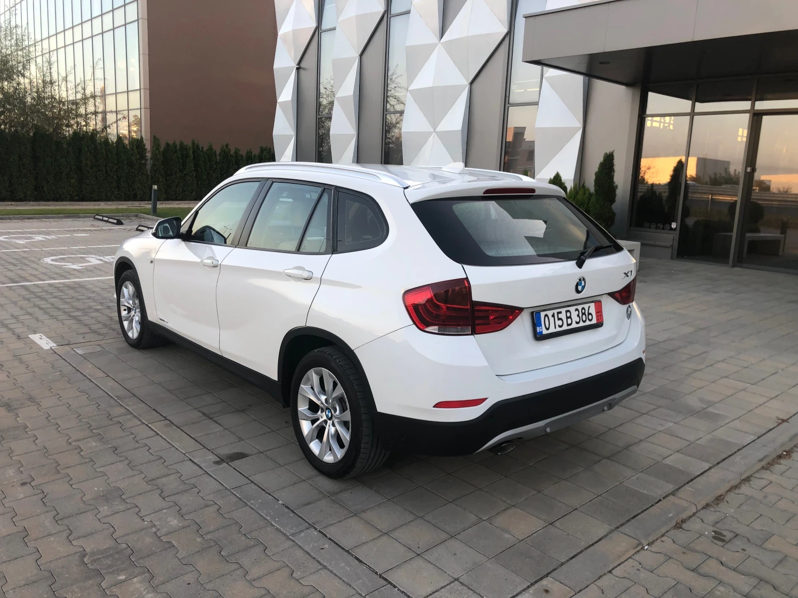 BMW X1 2.0S-Drive 4x4 Facelift Light pack Автомат Нави - изображение 6