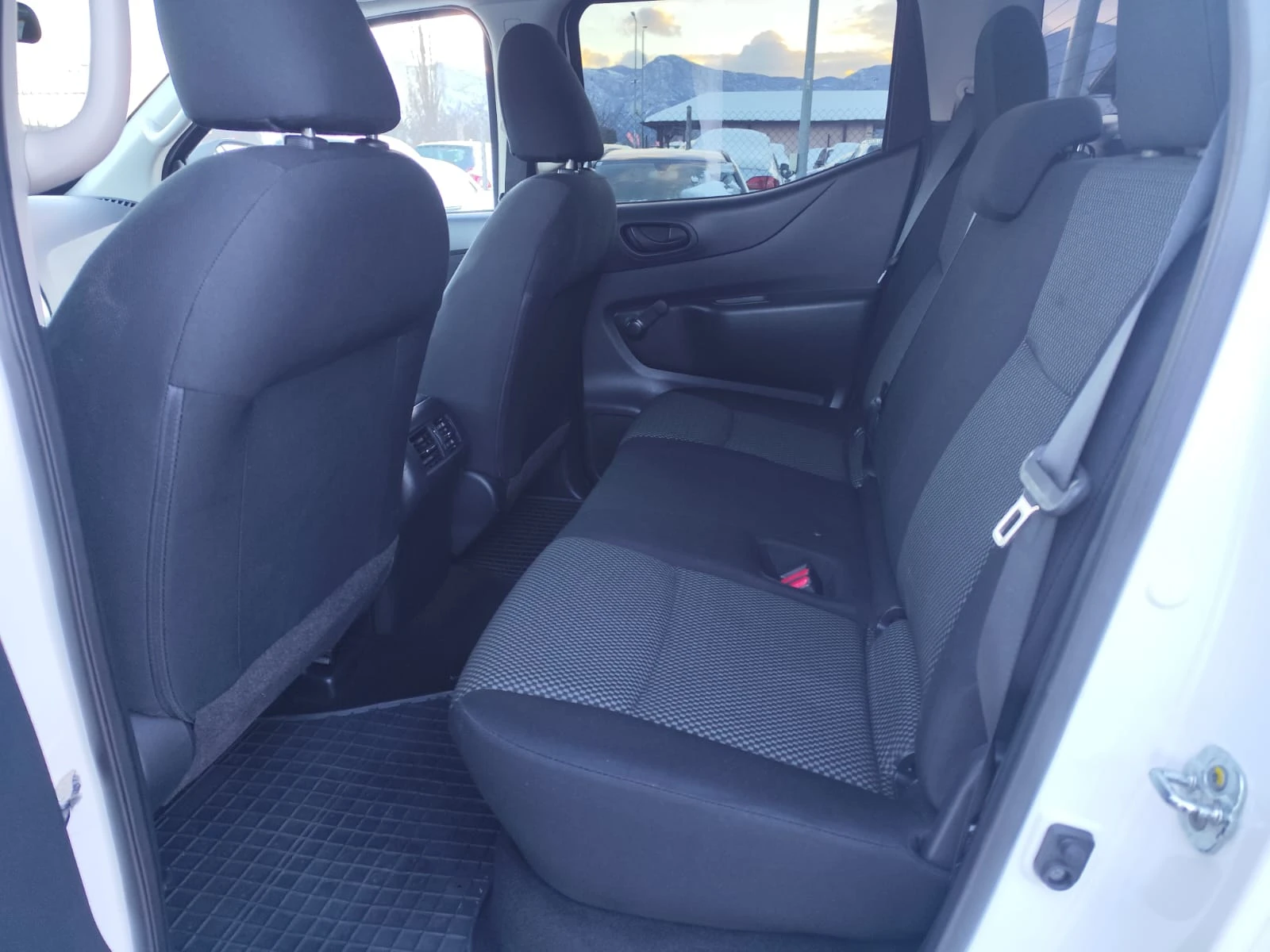 Nissan Navara 2.3 ����� ������ | Mobile.bg � ����������� 14