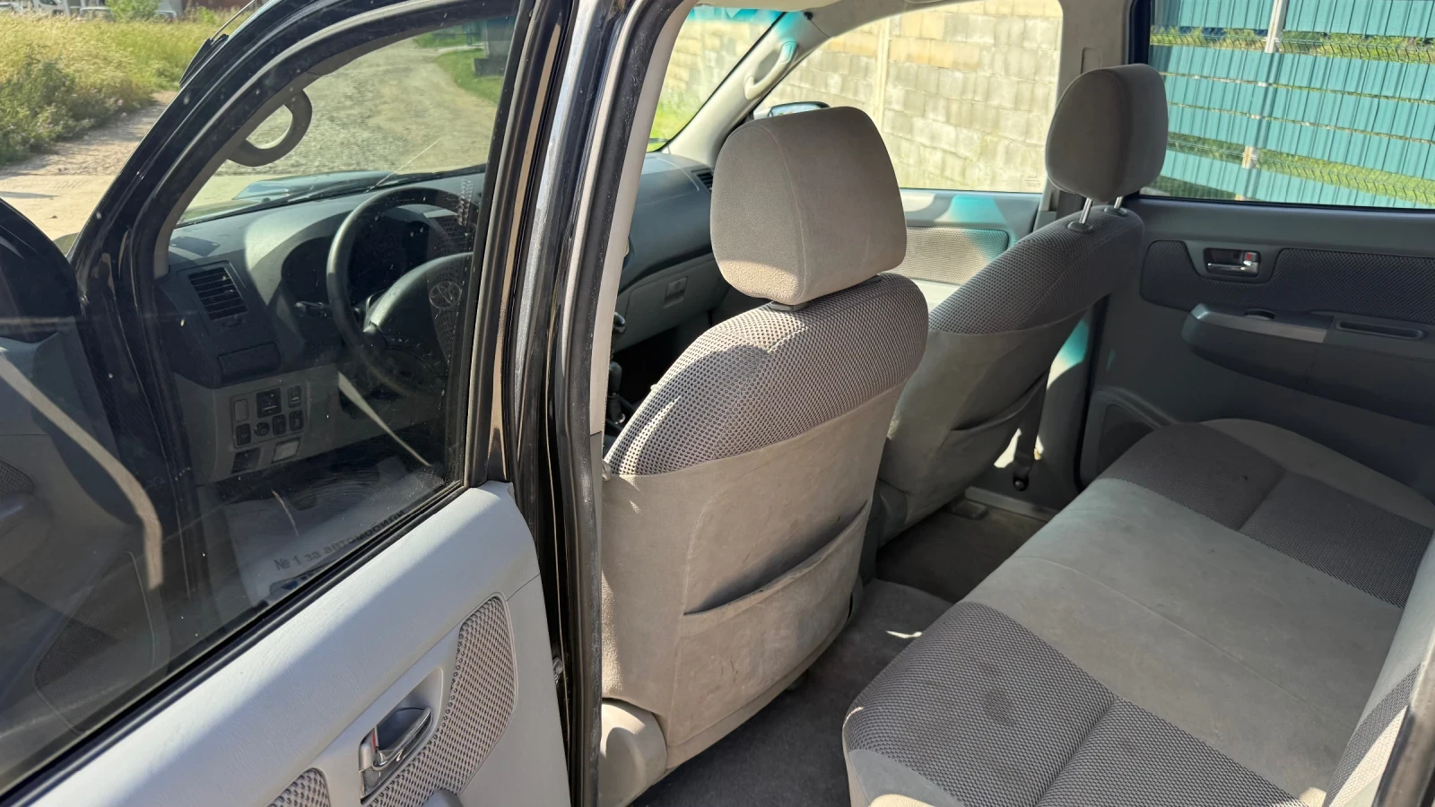Toyota Hilux 2.5, снимка 8 - Автомобили и джипове - 54830581