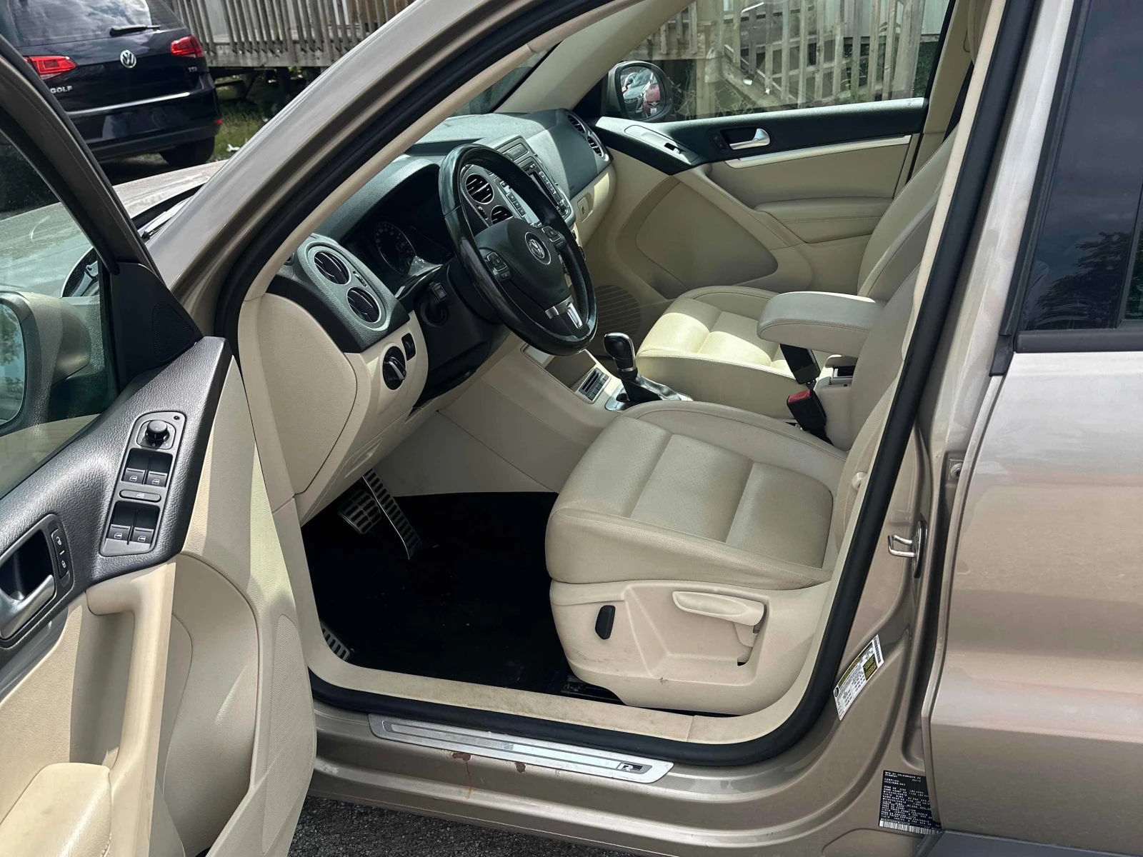 VW Tiguan * 4MOTION 4dr Auto * CARFAX * ЦЕНА ДО БГ, снимка 7 - Автомобили и джипове - 56061346