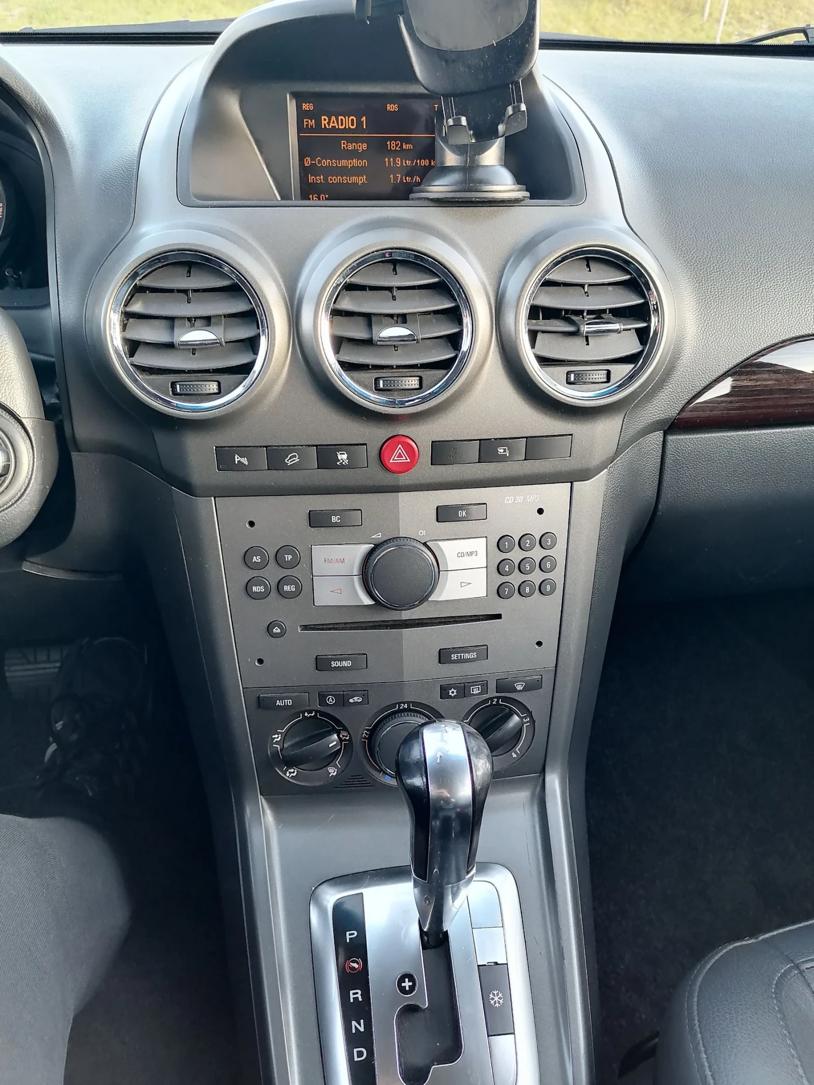 Opel Antara 4x4/Кожа/Автомат/Ксенон, снимка 17 - Автомобили и джипове - 56330428