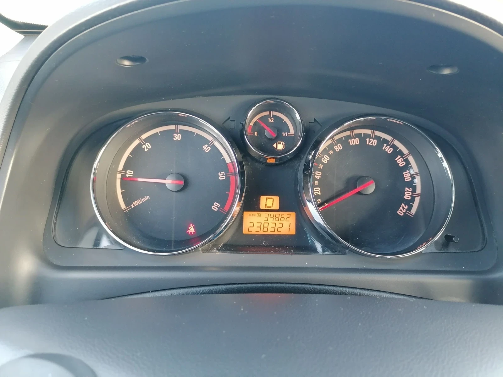 Opel Antara 4x4/Кожа/Автомат/Ксенон, снимка 16 - Автомобили и джипове - 56330428